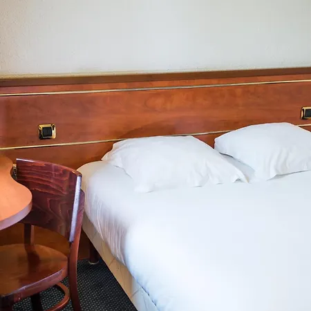 Brit Angers Parc Expo - L'acropole Hotel 3*