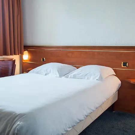 Brit Angers Parc Expo - L'acropole Hotel 3*
