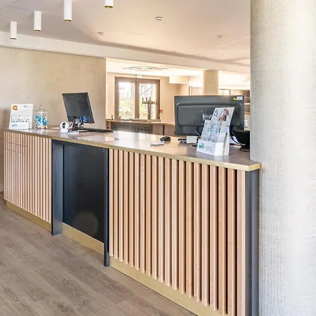 Brit Angers Parc Expo - L'acropole Hotell 3*