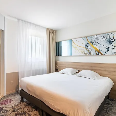 Brit Angers Parc Expo - L'acropole Hotel