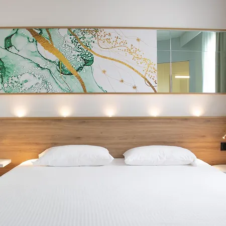 Brit Angers Parc Expo - L'acropole Hotel