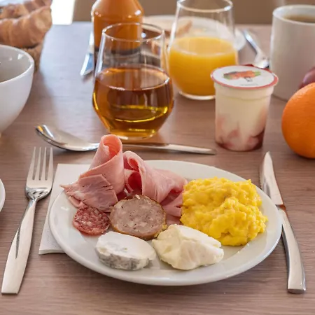 Hotell Brit Angers Parc Expo - L'acropole 3*