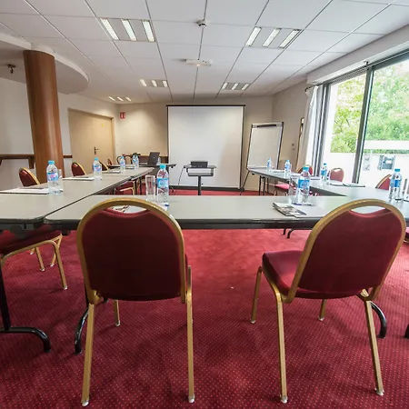 Brit Angers Parc Expo - L'acropole Hotel 3*