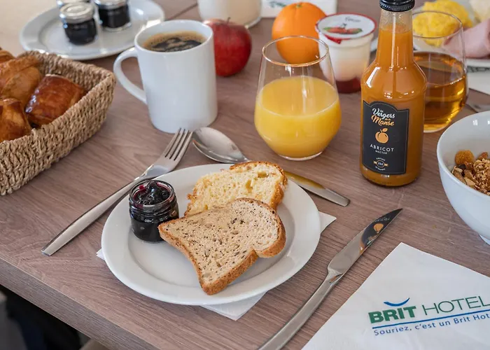 Brit Angers Parc Expo - L'acropole Hotel 3*