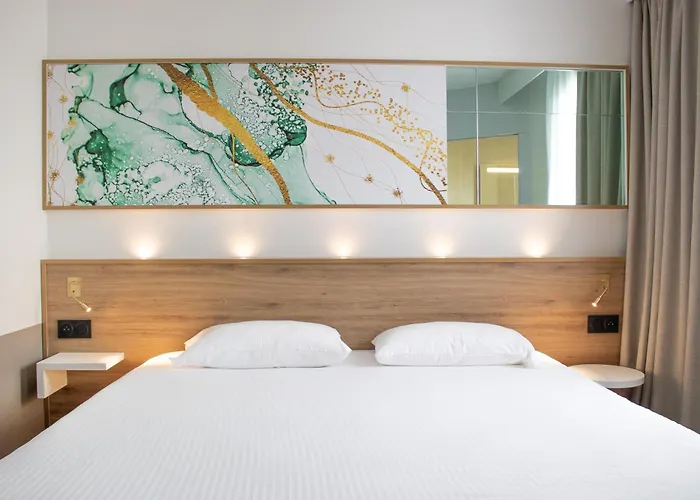 Brit Angers Parc Expo - L'acropole Hotel