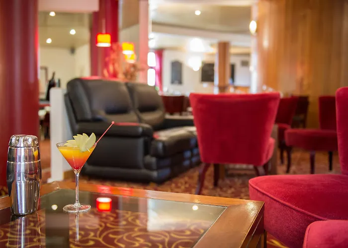 Brit Angers Parc Expo - L'acropole Hotel 3*