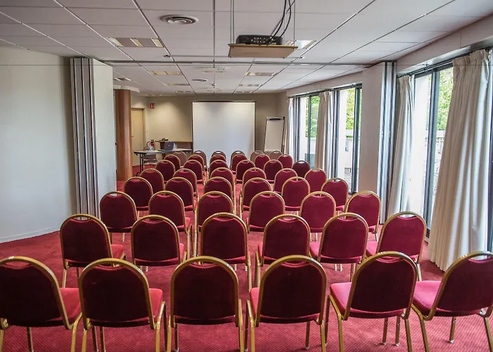 Brit Angers Parc Expo - L'acropole Hotel 3*